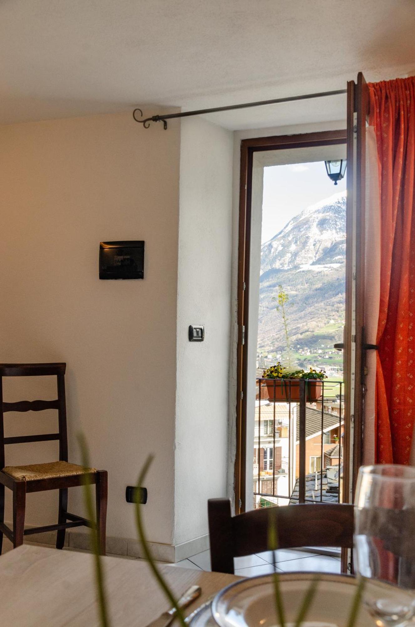 Vila La Casa Degli Aromi - Vista Montagna E Relax Aosta Exteriér fotografie